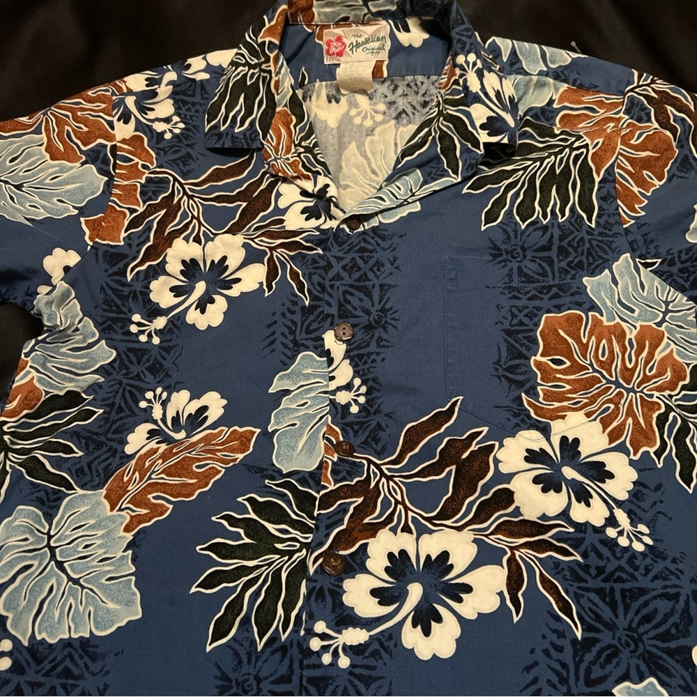 Hilo Hattie Medium VINTAGE Hawaiin Short Sleeve Shirt retro